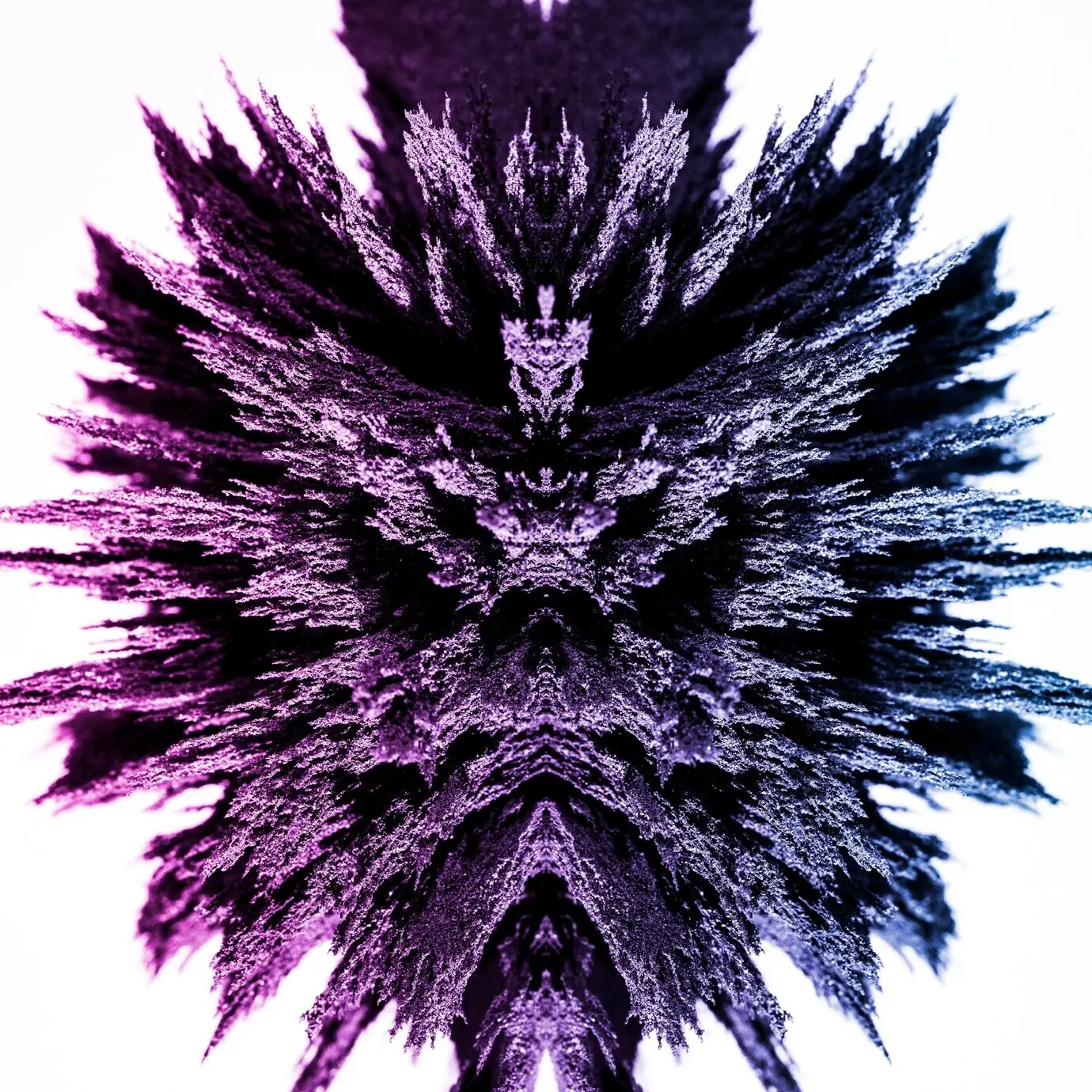 Kaleidoskopisch-abstrakter magnetischer Metallspan, isoliert auf weißem Hintergrund.